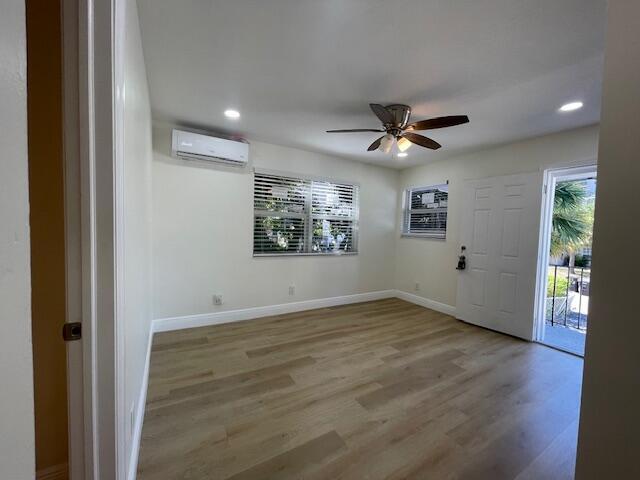Building Photo - 302 N Tamarind Ave