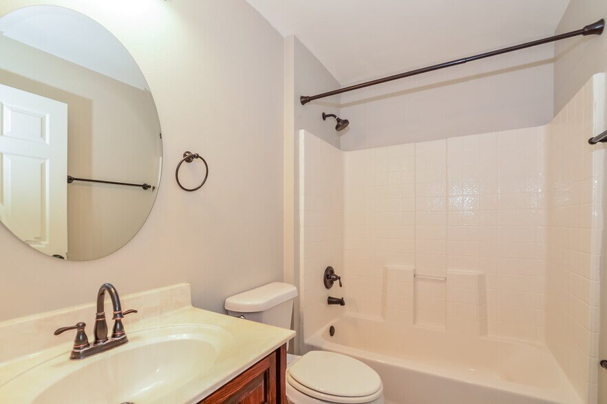 Building Photo - 2857 Aragon Terrace