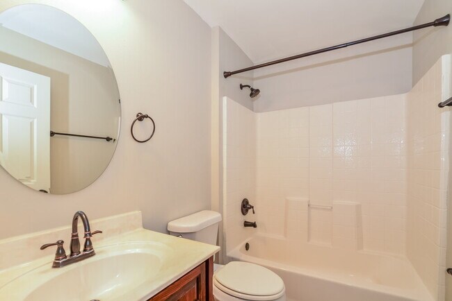 Building Photo - 2857 Aragon Terrace