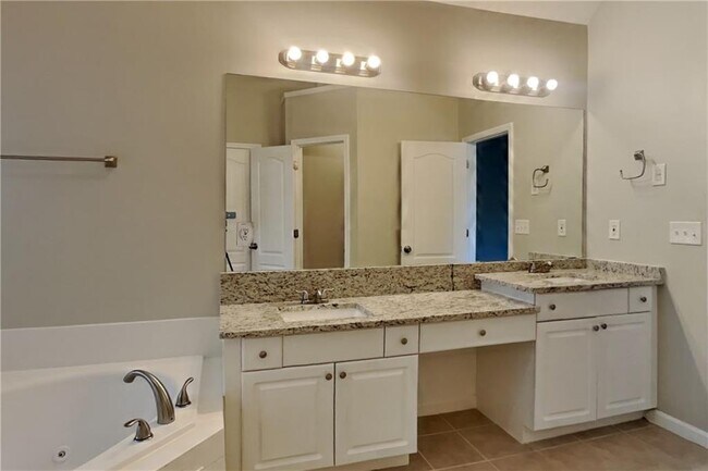 Building Photo - 3930 Summit Gate Dr
