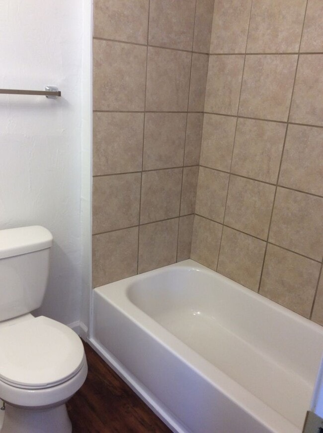 Building Photo - 2 Bedroom 1 Bath 2nd Floor Apartment in East End of York City