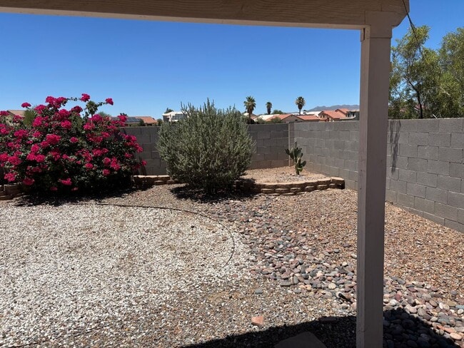 Building Photo - 7078 W Hunnington Dr