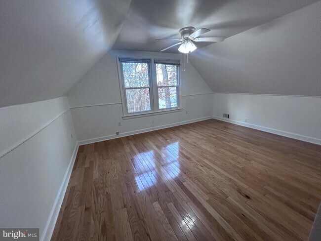 Building Photo - 132 Pinecrest Ln