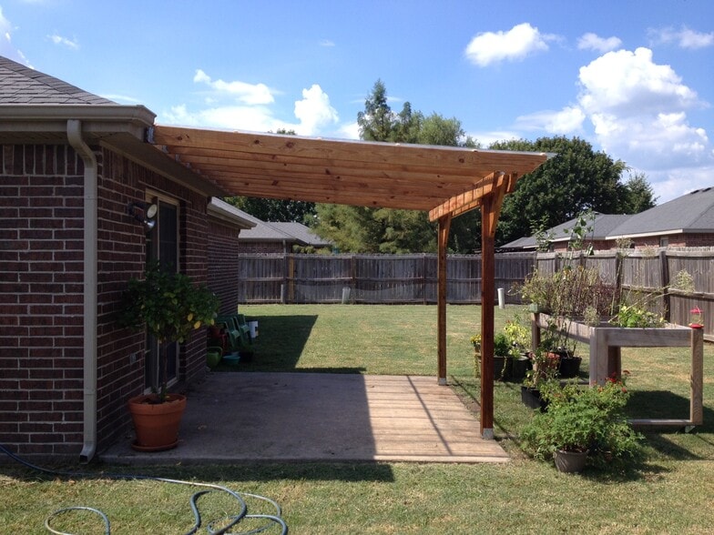 Covered patio & fenced yard - 3876 W Mahogany Dr