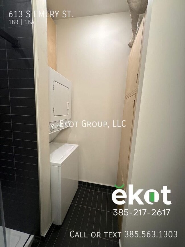 Building Photo - 613 Emery St W