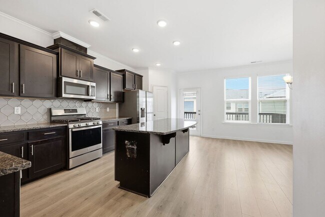 Building Photo - Modern 4BR Townhome with Washer/Dryer & Pet-Friendly Living in Morrisville!