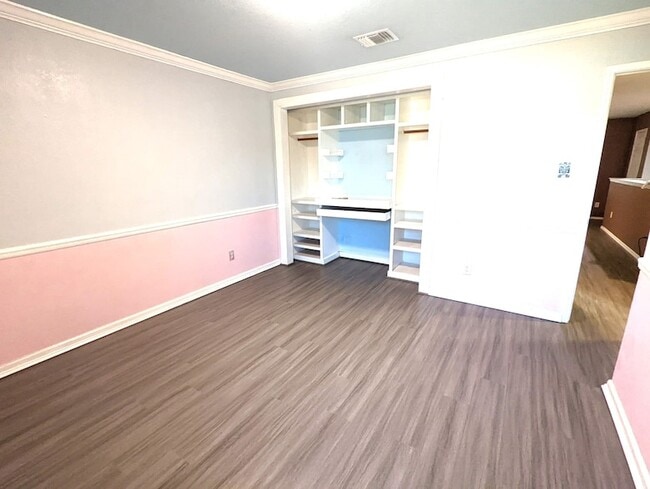 Building Photo - 9898 Dartmouth Dr