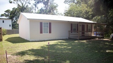 Building Photo - 675 Julia St