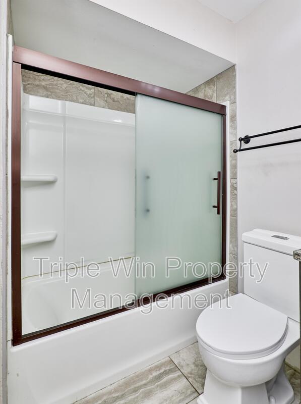 Building Photo - 803 Holiday Ave