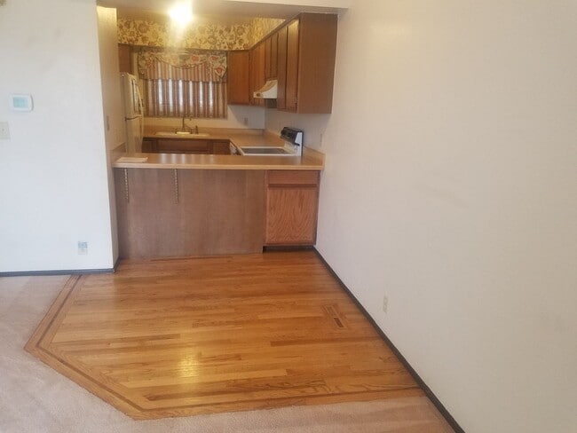 Building Photo - 3 Bed 2.5 bath townhome in Ammon right beh...
