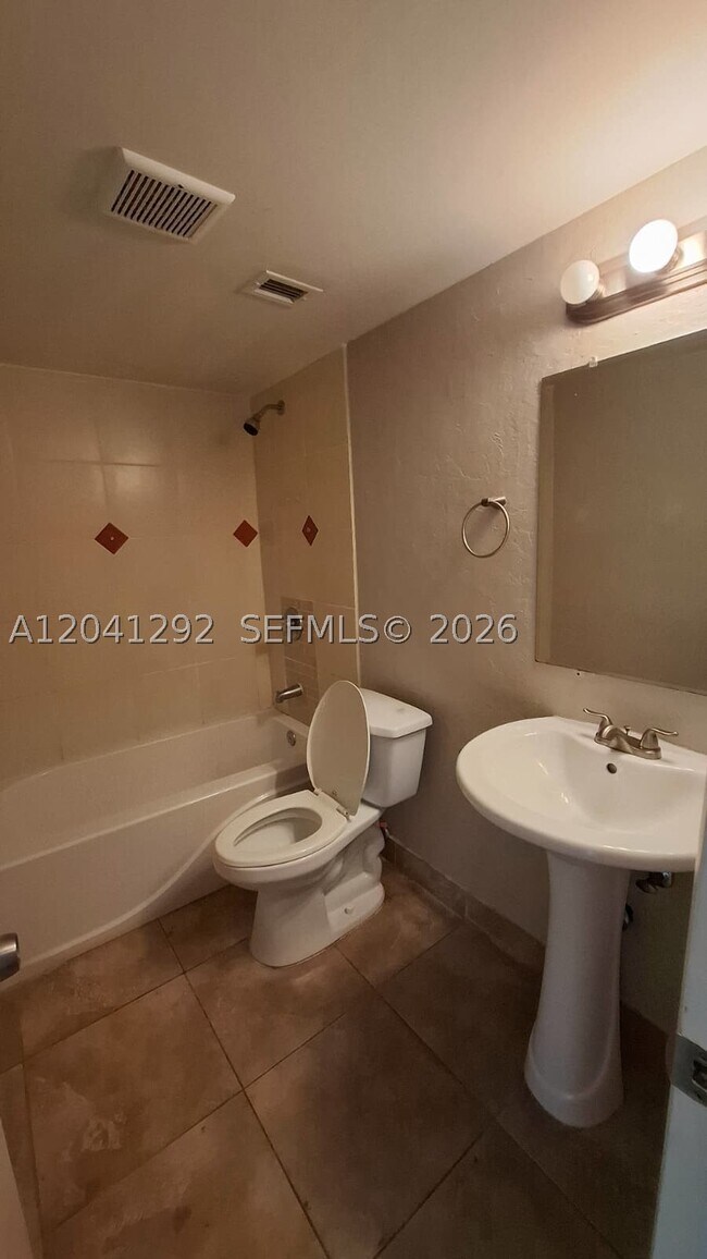 Building Photo - 496 NW 165th St
