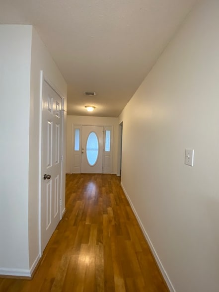 Building Photo - 120 Vivian Loop