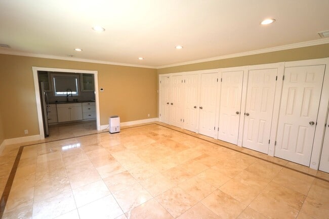 Building Photo - Modern Single ADU in El Segundo!