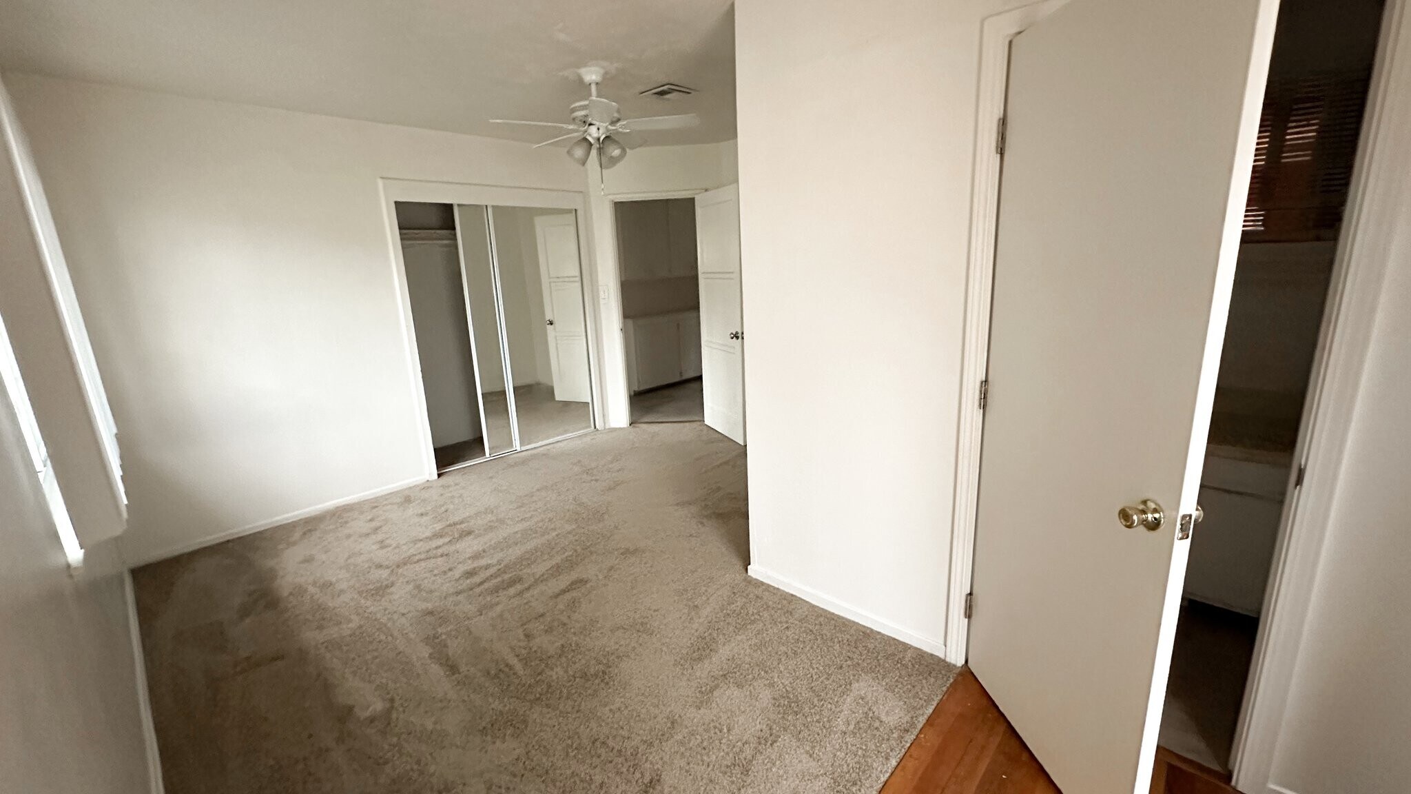 Building Photo - 4640 Clairemont Dr