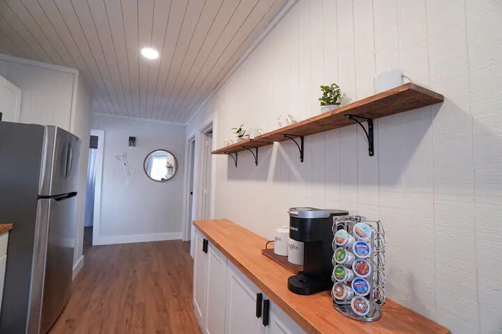 Building Photo - 405 Holmes Ln
