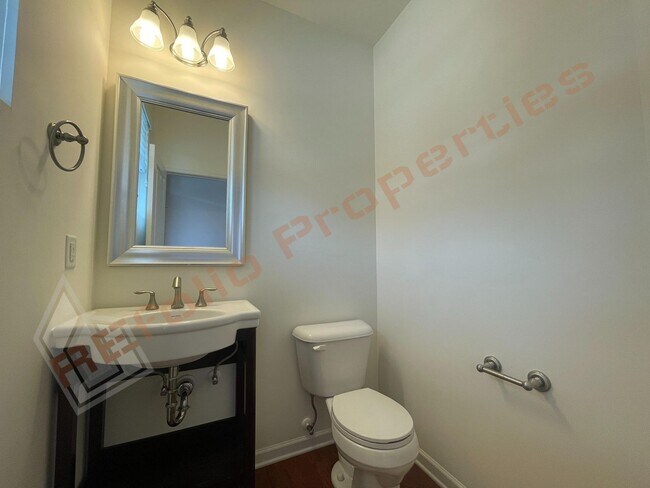 Building Photo - Great Location! 2 Story 3 Bedroom 1 Car-Ga...