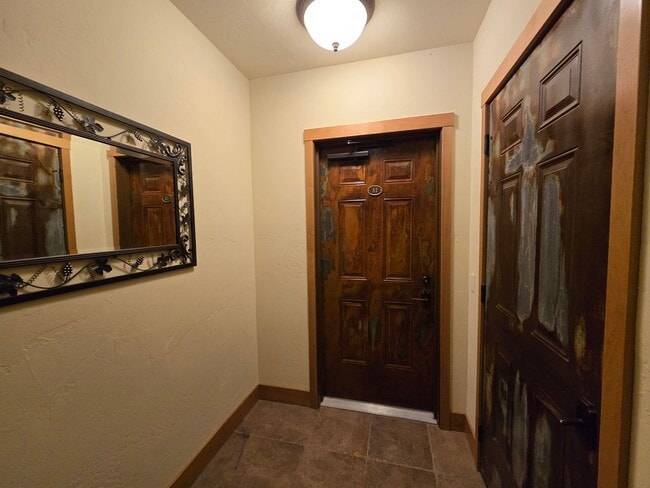 Building Photo - For Rent: Luxury Furnished Riverside Townhome *All Utilities Included*