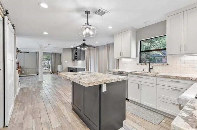 Building Photo - 6018 Gnarled Oaks Ct