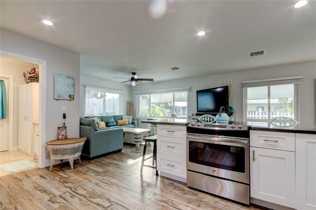 Building Photo - 1907 2nd St N