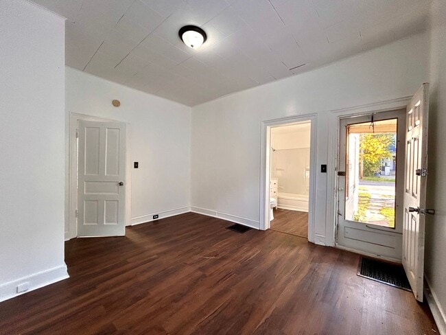 Building Photo - Three Bedroom Home in Southeast Grand Rapids