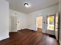 Building Photo - Three Bedroom Home in Southeast Grand Rapids - Rent Special!