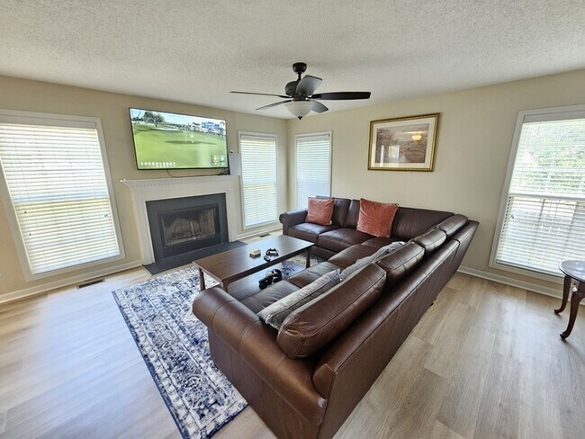 Building Photo - Furnished Mid Term rental