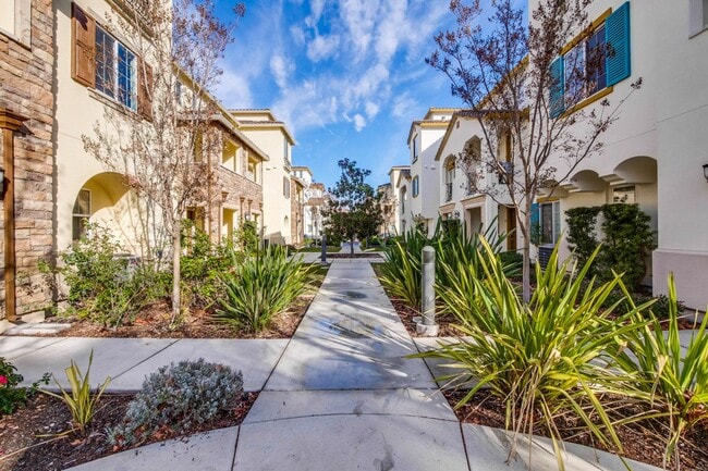 Building Photo - Amazing 3 Bed, 3 Bath Home in Sunnyvale near Seven Seas Park