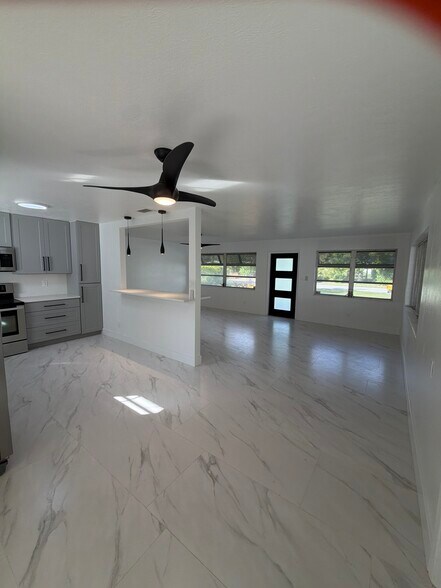 Building Photo - 1184 Milano Dr