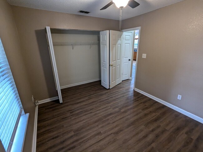 Building Photo - 3100 Dunkeld Ct