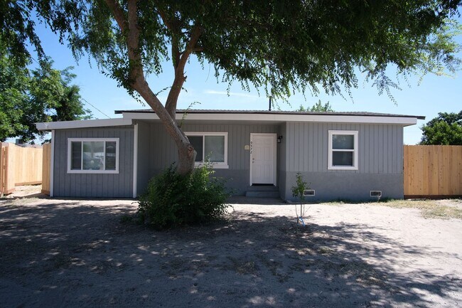 Building Photo - 3 Bedroom 1 Bath -COMING SOON