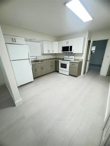 Building Photo - 901 S N St