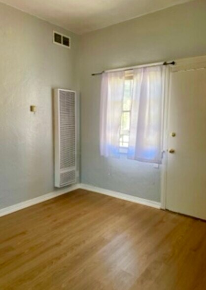 Building Photo - 6089 1/4 Cashio St