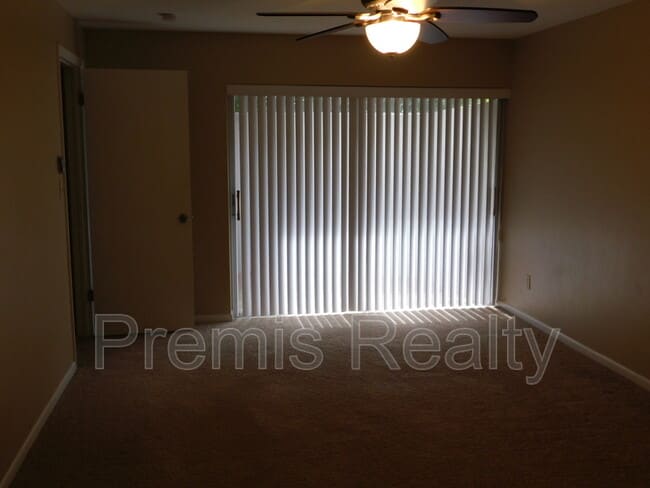 Building Photo - 1840 Oak Forest Dr W