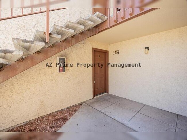Building Photo - 2121 W Royal Palm Rd