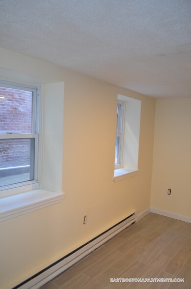 Building Photo - 31 Chelsea St