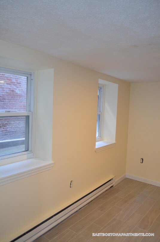 Building Photo - 31 Chelsea St