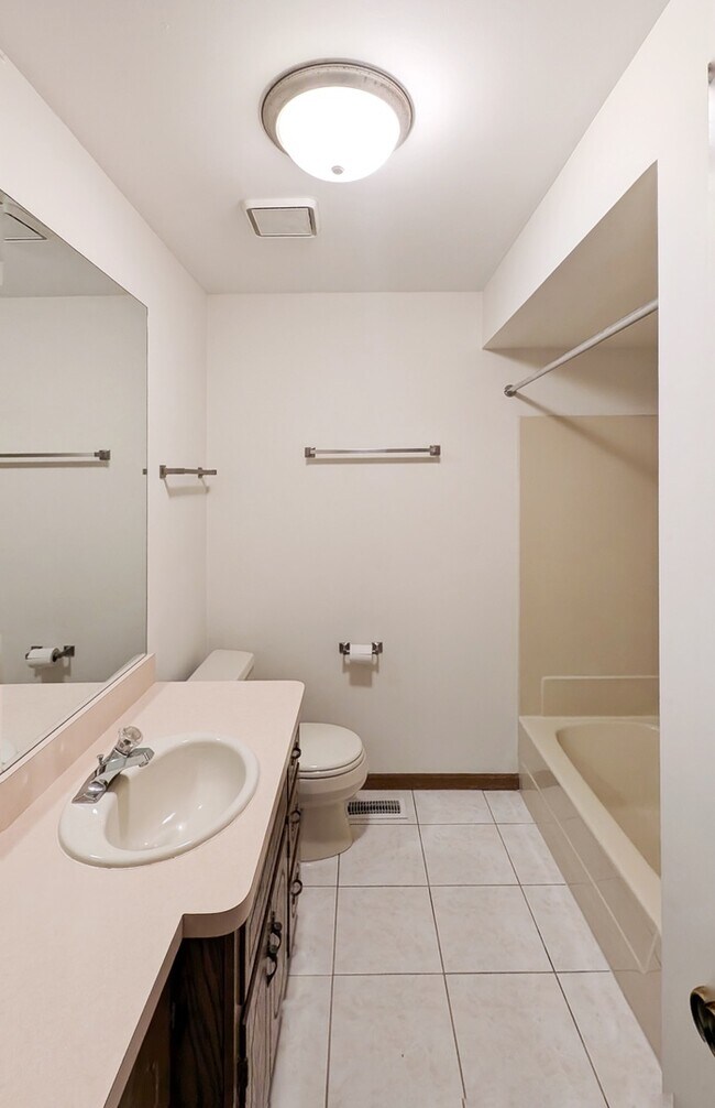 Building Photo - 600 Crescenzo Ct