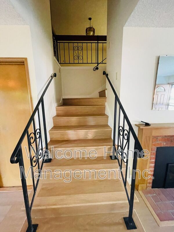 Building Photo - 3945 Euclid Ave