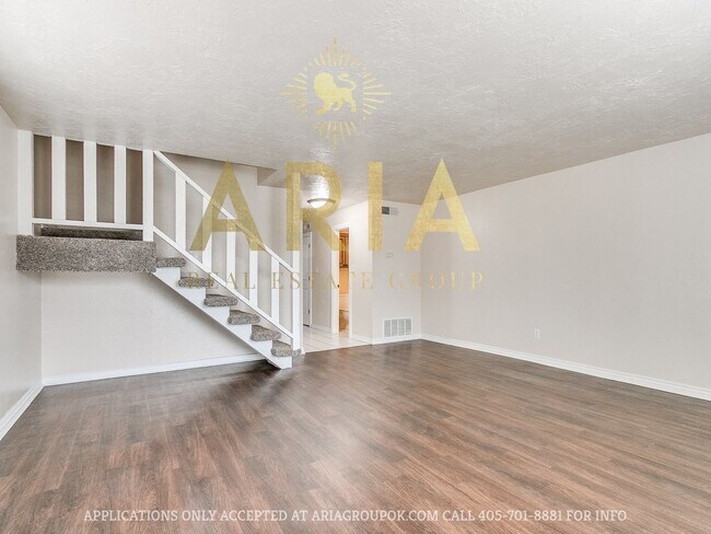 Building Photo - *639-641 Welston Cr.