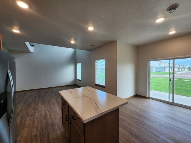 Building Photo - Brand new Townhome for rent!