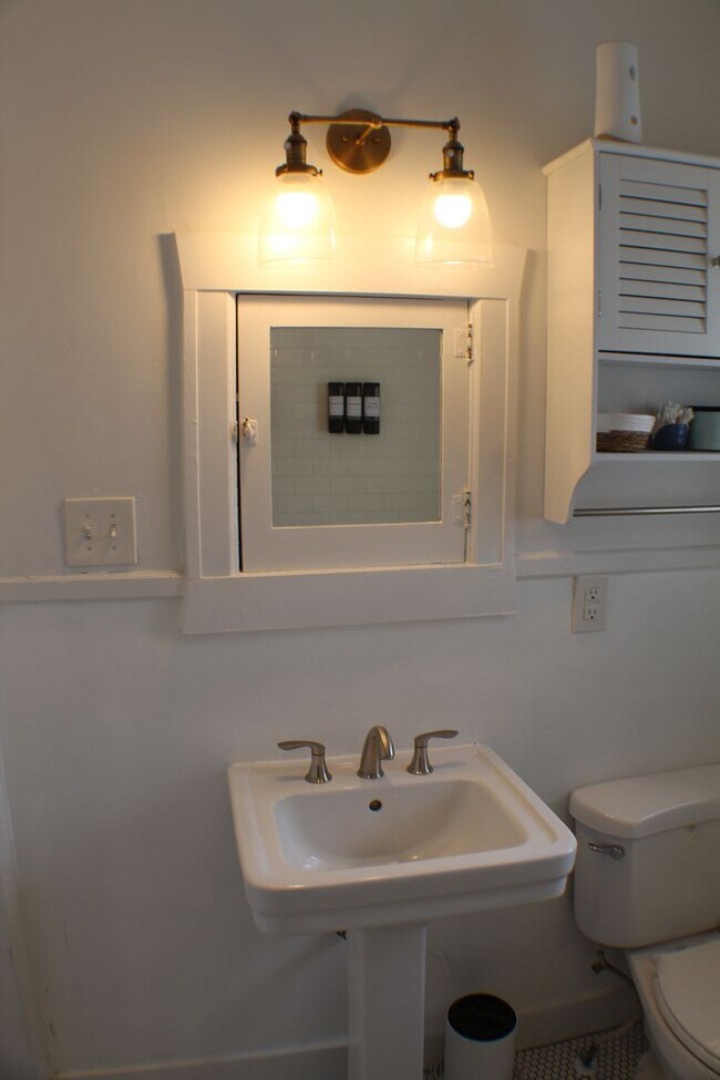 Building Photo - GORGEOUS Salt Lake Home!!!