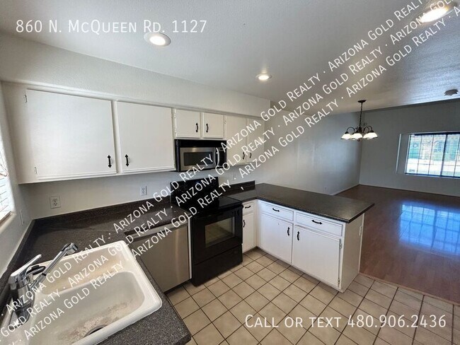 Building Photo - 860 N McQueen Rd