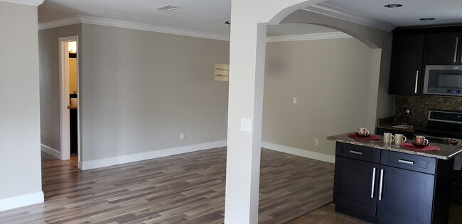 Building Photo - 1511 Grayson Dr