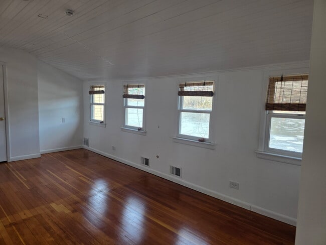 Building Photo - 23 Cedar Dr