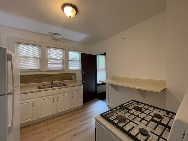 Building Photo - 4708 Lakewood St