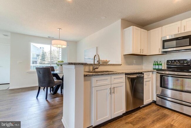 Building Photo - 11707 Summerchase Cir