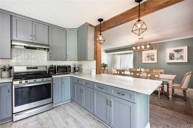 Building Photo - 5635 Pimenta Ave