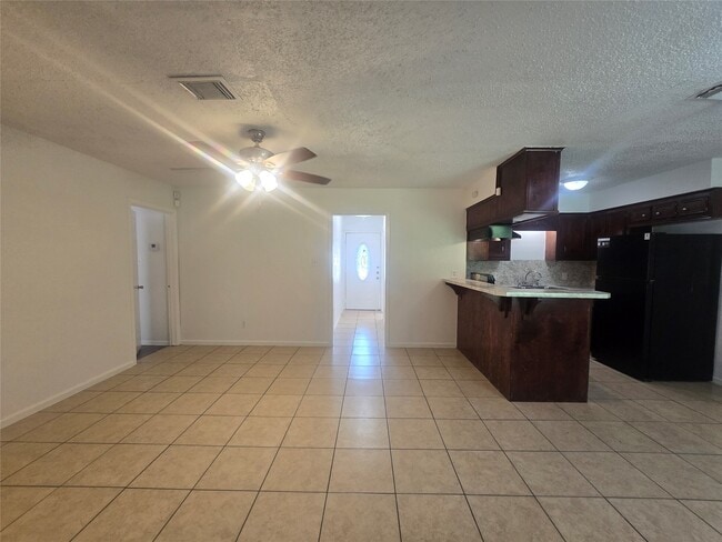 Building Photo - 7518 Hummingbird Ln