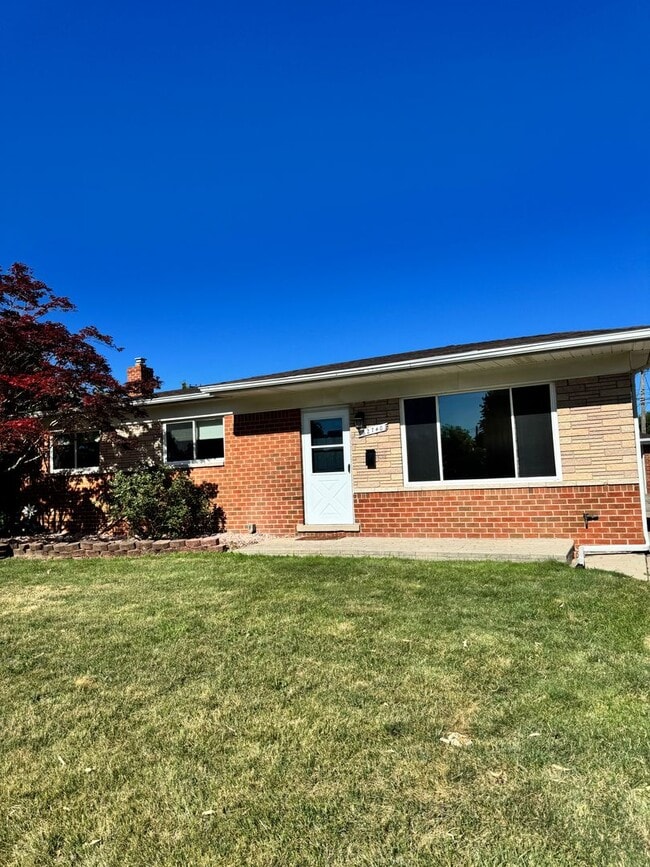 Primary Photo - 32740 Bunert Rd