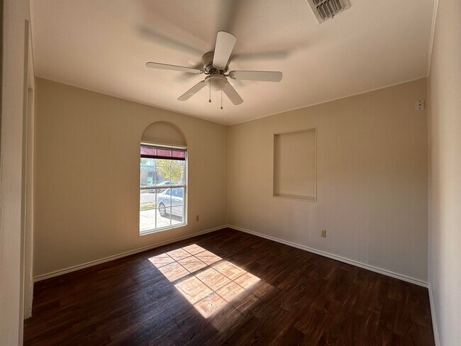 Building Photo - 3004 Musser St